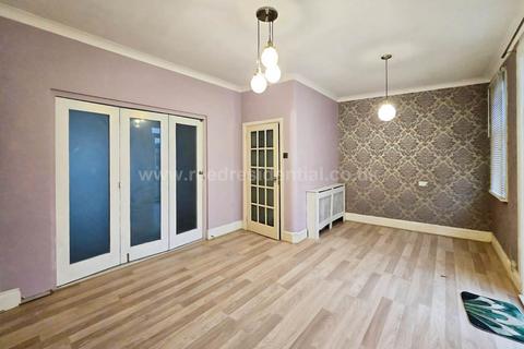2 bedroom end of terrace house to rent, Beaufort Street, Southend On Sea