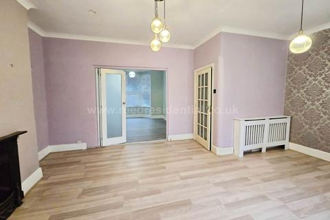 2 bedroom end of terrace house to rent, Beaufort Street, Southend On Sea
