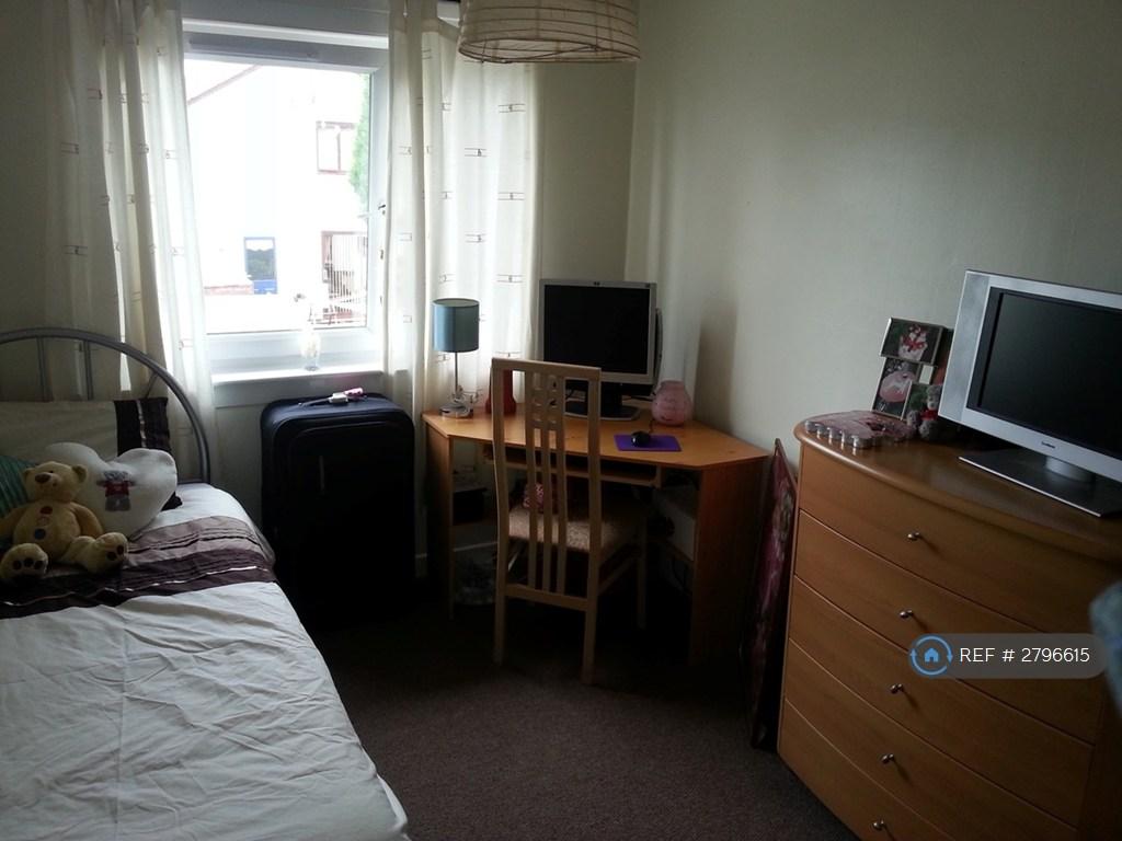 Second Bedroom - Fitted Robe