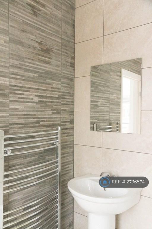 Master Bedroom En Suite Shower