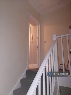 2 bedroom flat to rent, Church St, London, N9