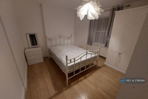 2 bedroom flat to rent, Church St, London, N9