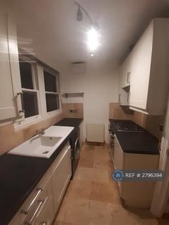 2 bedroom flat to rent, Church St, London, N9