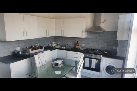 3 bedroom flat to rent, Lea Bridge Road, London, E10