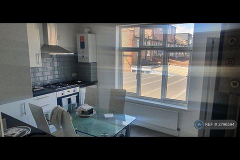 3 bedroom flat to rent, Lea Bridge Road, London, E10