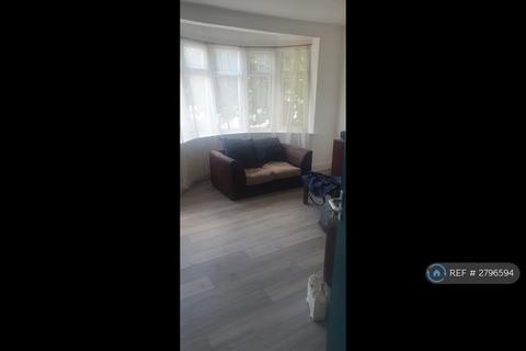 3 bedroom flat to rent, Lea Bridge Road, London, E10