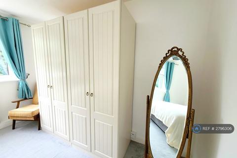 undefined, Russell Road, Buckhurst Hill, IG9