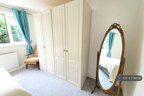 undefined, Russell Road, Buckhurst Hill, IG9