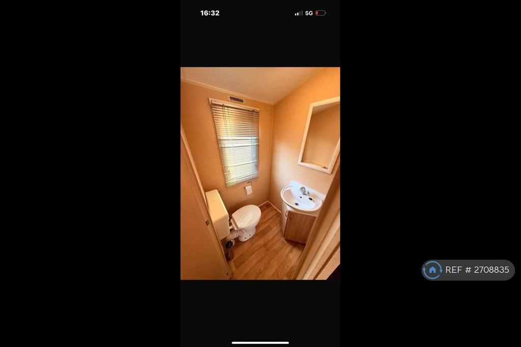 En Suite To Main Bedroom