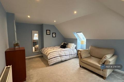 1 bedroom in a house share to rent, Braxted Park, London, SW16