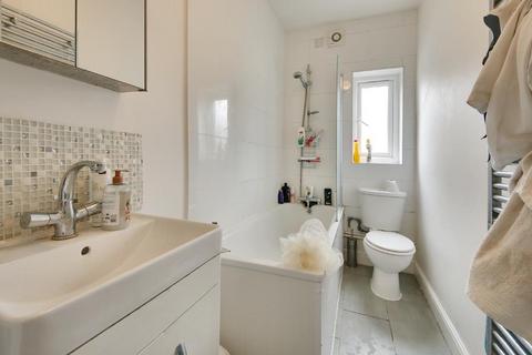 3 bedroom flat to rent, Junction Road, London N19