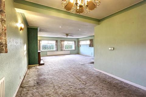 4 bedroom chalet for sale, Briarwood Avenue, Thorneywood, Nottingham