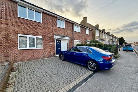 3 bedroom terraced house to rent, Cornwallis Avenue, Gillingham, ME7