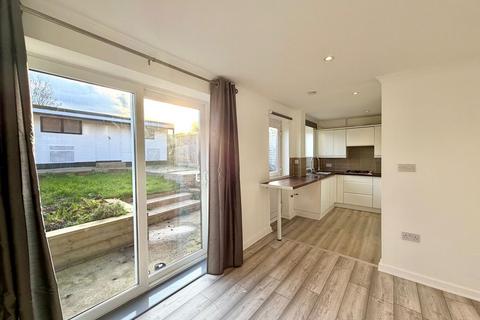 3 bedroom terraced house to rent, Cornwallis Avenue, Gillingham, ME7