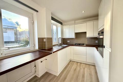 3 bedroom terraced house to rent, Cornwallis Avenue, Gillingham, ME7