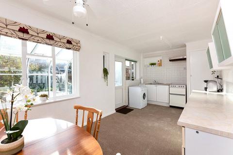 3 bedroom house to rent, Dene Holm Road, Gravesend DA11