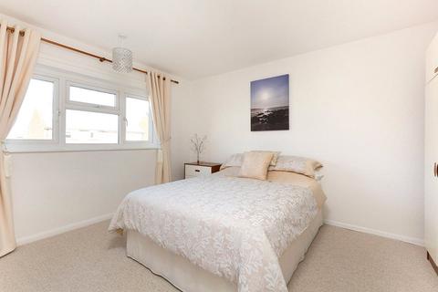 3 bedroom house to rent, Dene Holm Road, Gravesend DA11
