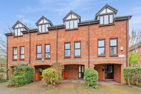Farriers Road, Epsom