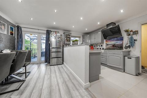 undefined, Kent Avenue, Slough
