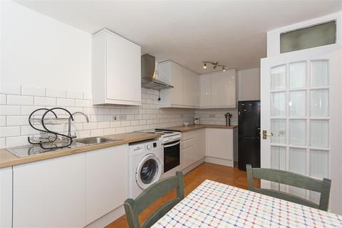 3 bedroom flat to rent, Yelverton Road, Battersea SW11