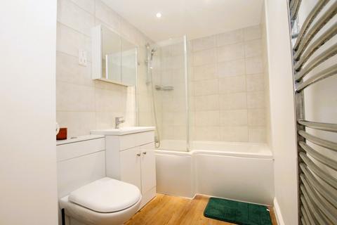 1 bedroom apartment to rent, Wessex Court, The Avenue, Wembley