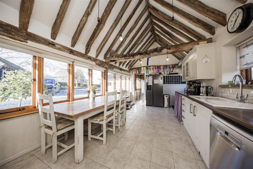 Kitchen 1.jpg