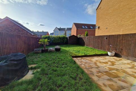 3 bedroom end of terrace house for sale, Croxden Gardens, Great Denham, Bedford