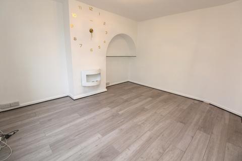 3 bedroom terraced house to rent, Hunters Hall Road, RM10