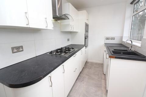 3 bedroom terraced house to rent, Hunters Hall Road, RM10