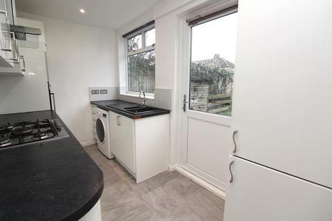 3 bedroom terraced house to rent, Hunters Hall Road, RM10