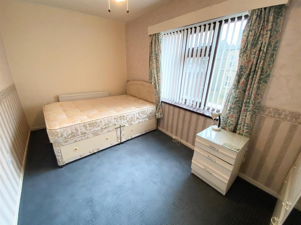 Bedroom rear.jpg