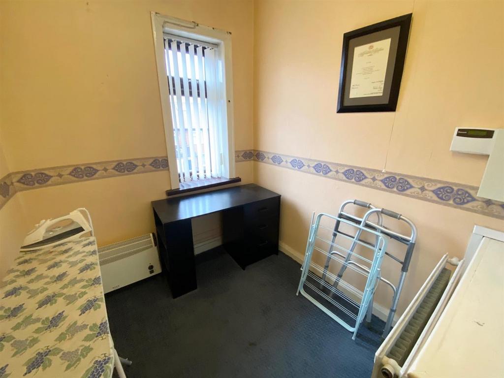 Bedroom 5.jpg