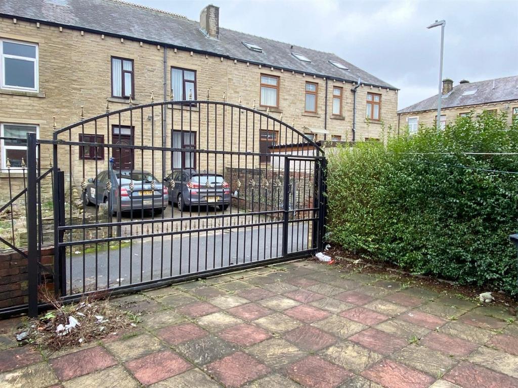Rear gated yard.jpg