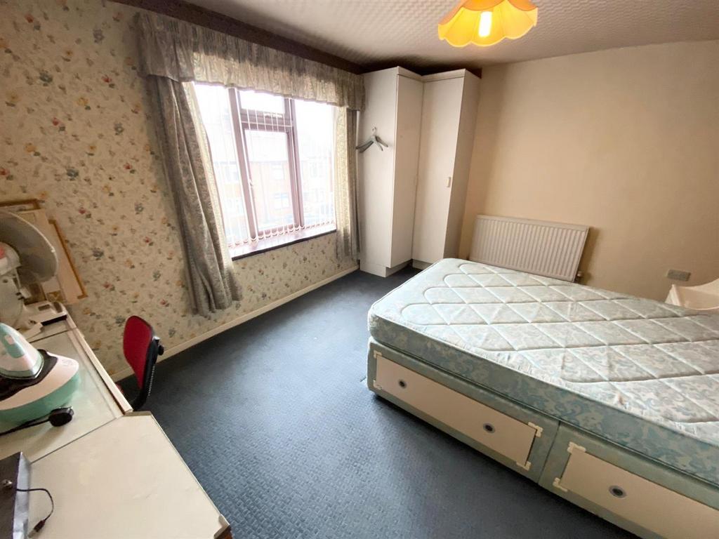 Bed 1.jpg