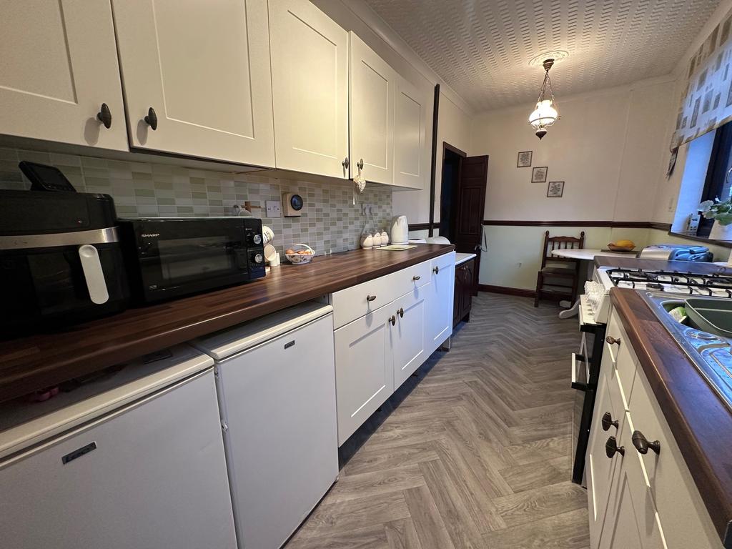 Kitchen 2.jpg