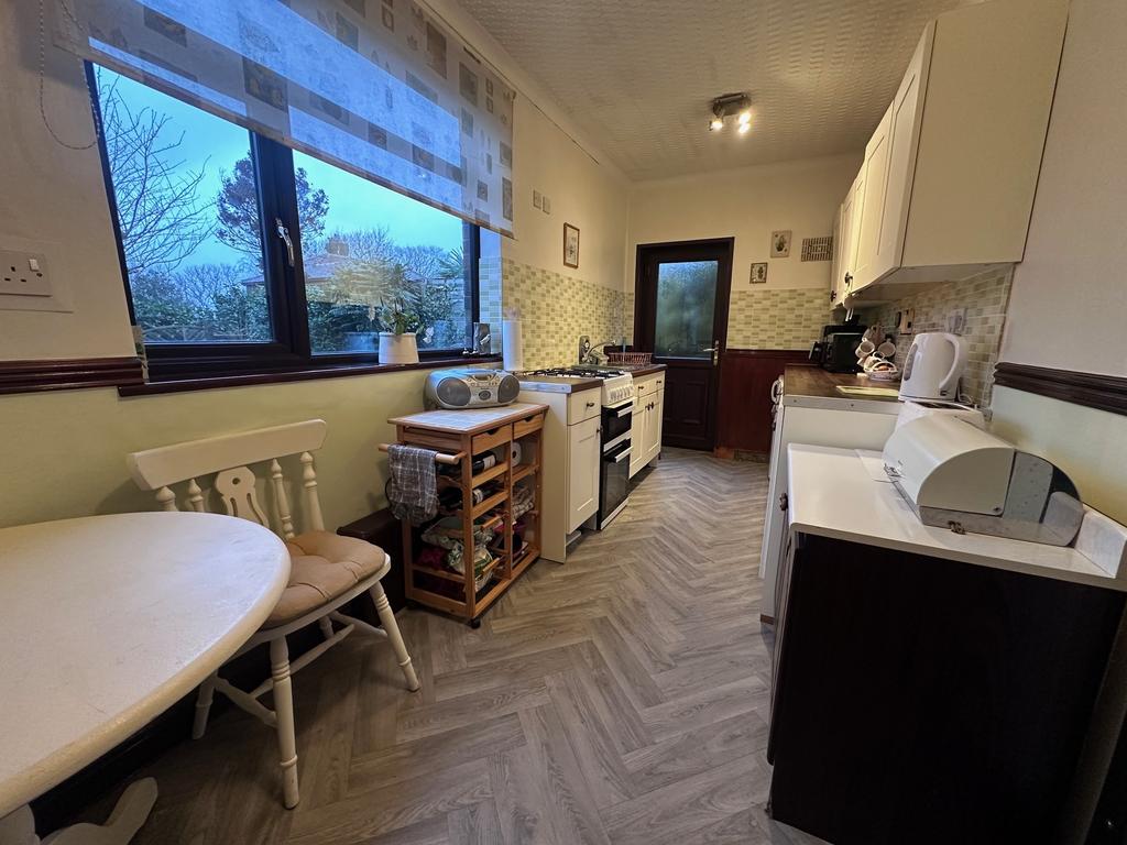 Kitchen 3.jpg