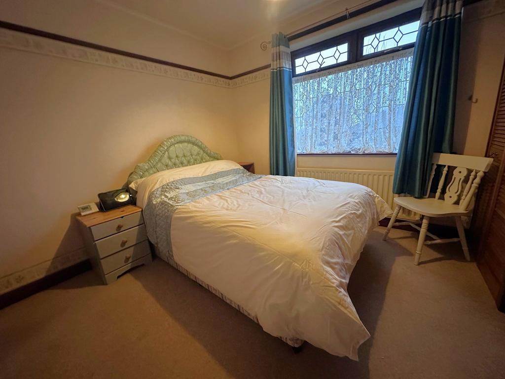Bed 1b.jpg