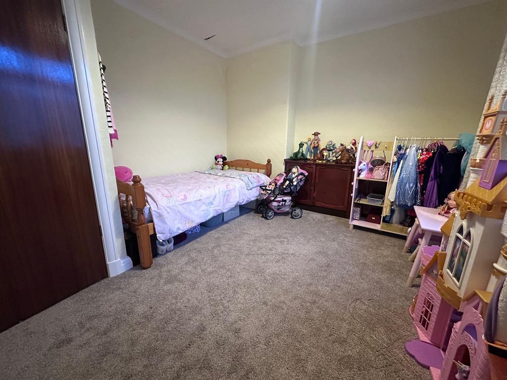 Bed 2.jpg