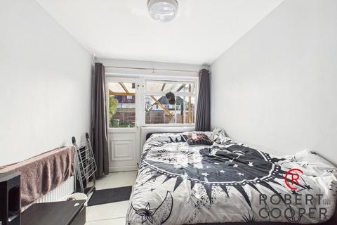 5 bedroom semi-detached house to rent, Lily Gardens, Wembley, HA0