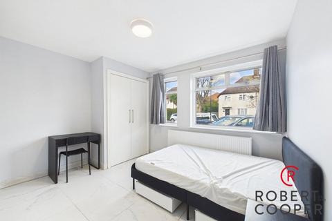 5 bedroom semi-detached house to rent, Lily Gardens, Wembley, HA0
