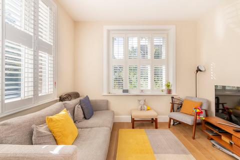 2 bedroom semi-detached house to rent, London SW19