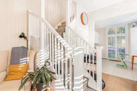 2 bedroom semi-detached house to rent, London SW19