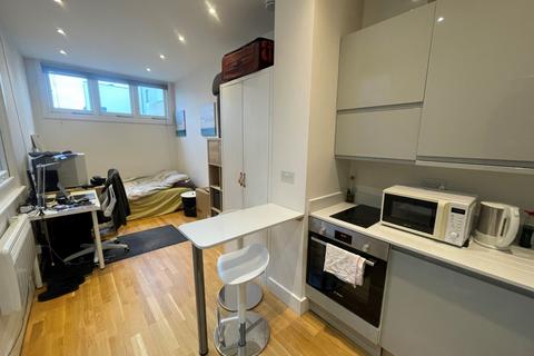 Studio to rent, Pentonville Road, Kings Cross, N1