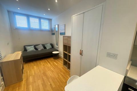 Studio to rent, Pentonville Road, Kings Cross, N1