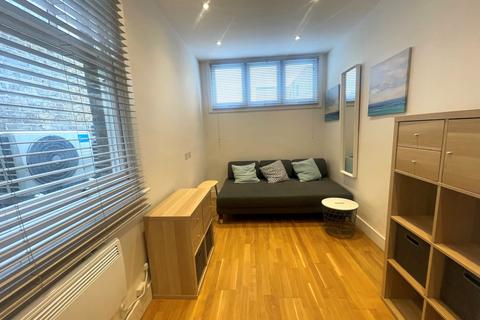 Studio to rent, Pentonville Road, Kings Cross, N1
