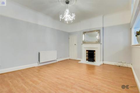 2 bedroom flat to rent, Hare Hall Lane, Romford RM2