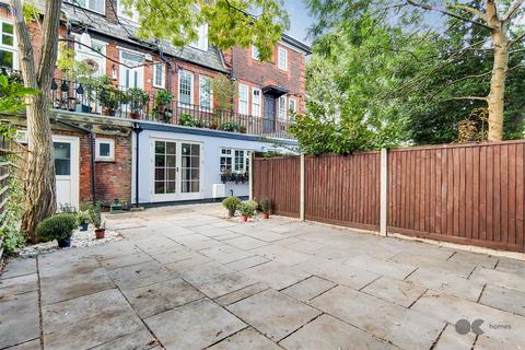 2 bedroom flat to rent, Hare Hall Lane, Romford RM2
