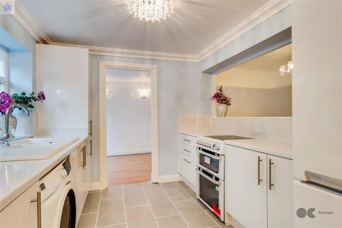 2 bedroom flat to rent, Hare Hall Lane, Romford RM2