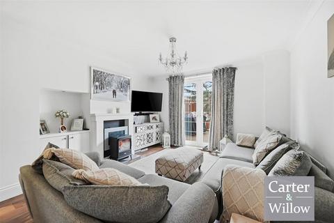 3 bedroom end of terrace house for sale, Langley Crescent, Essex