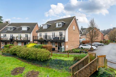 4 bedroom semi-detached house for sale, Rivermead Walk, Surrey GU7
